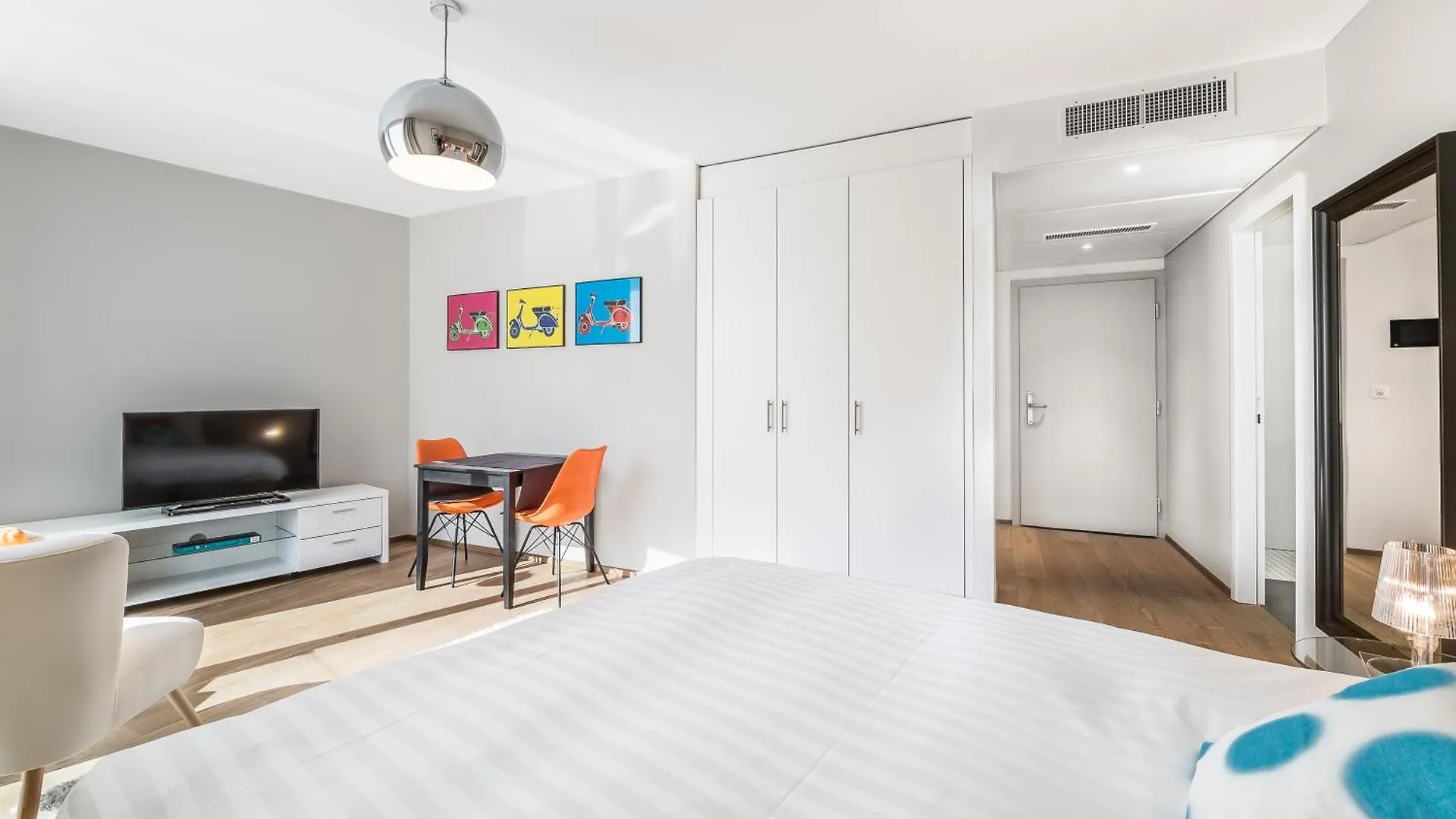 Noirettes 24-7 Keyless Entry By Homenhancement Geneva Apartment